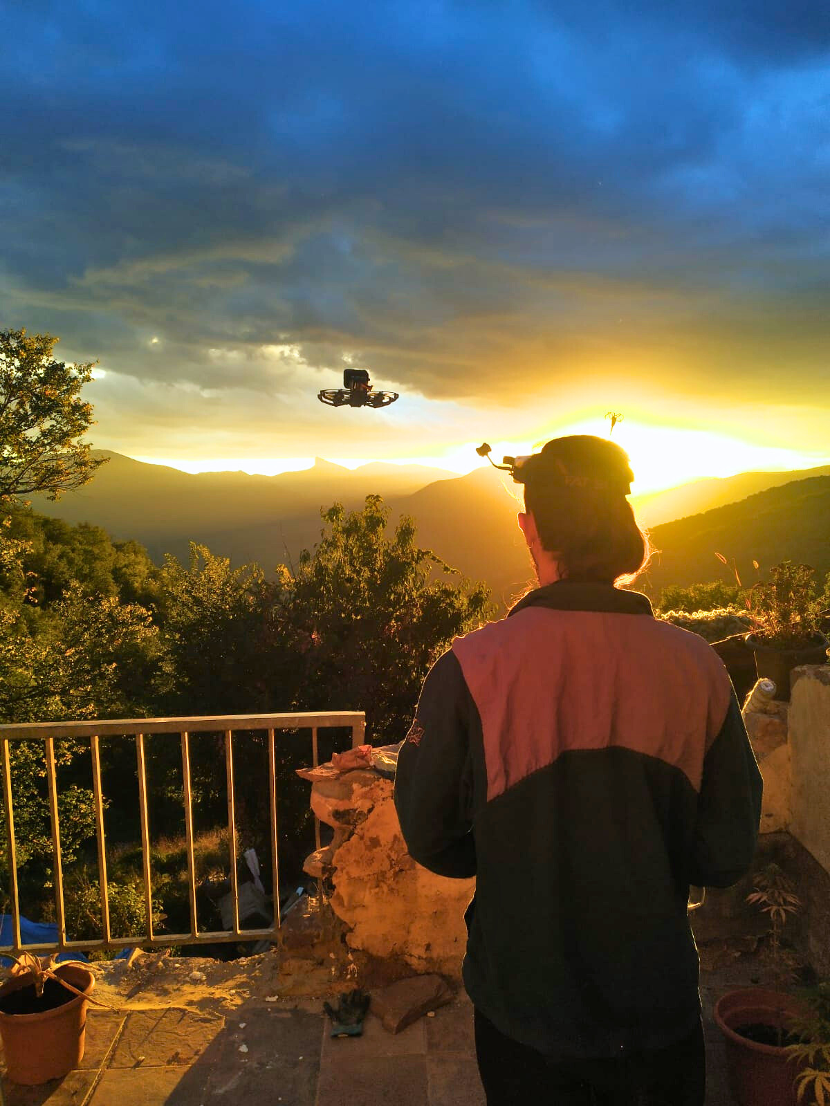 Biel pilotando un dron